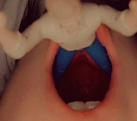 Naakte gelekte OnlyFans-foto van Lovegiantess