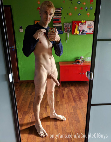 Naakte gelekte OnlyFans-foto van Acoupleofguys