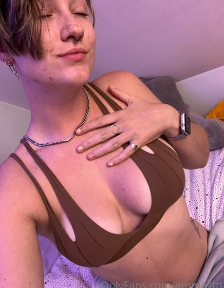 Naakte gelekte OnlyFans-foto van Emmasttt