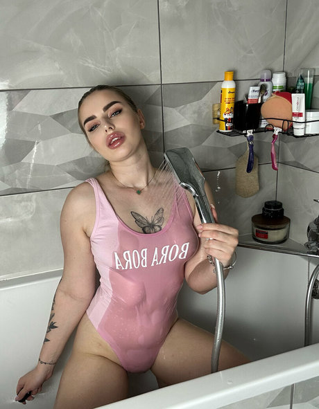 Naakte gelekte OnlyFans-foto van Blondyaria