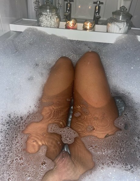 Naakte gelekte OnlyFans-foto van Promiscpair