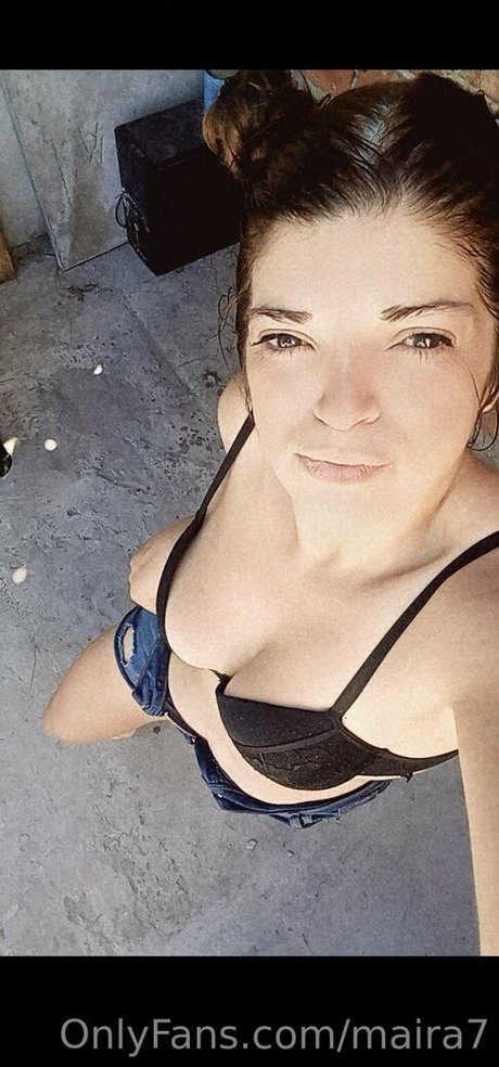Naakte gelekte OnlyFans-foto van Maira7