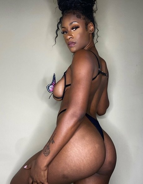 Naakte gelekte OnlyFans-foto van Playwithmocha