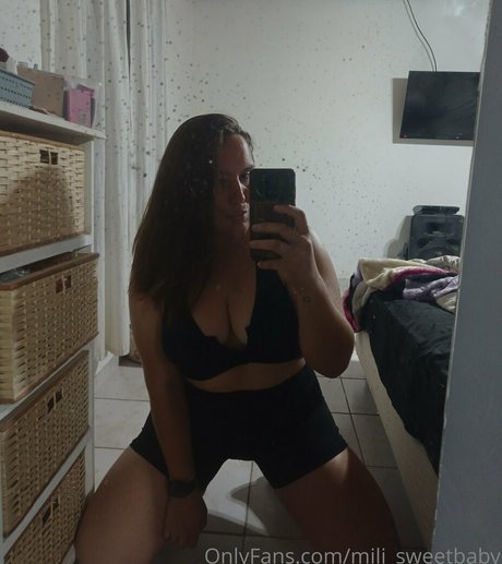 Naakte gelekte OnlyFans-foto van Milisweetbaby