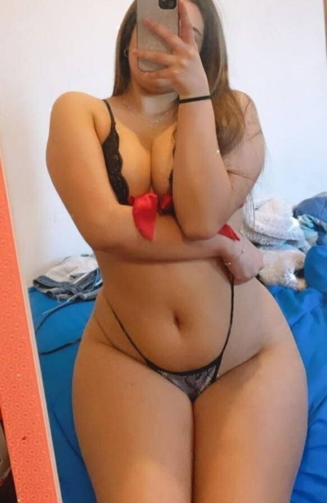 Naakte gelekte OnlyFans-foto van Jade Reyes