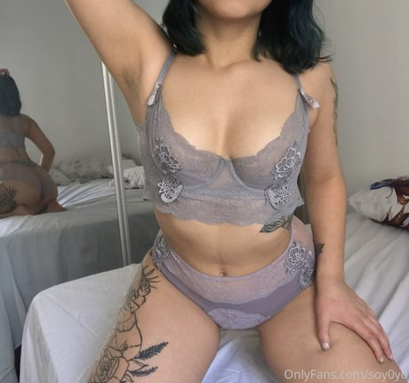 Naakte gelekte OnlyFans-foto van Jessica Yoyo