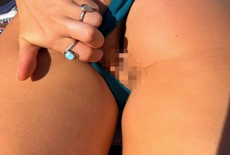 Naakte gelekte OnlyFans-foto van Athemonnia