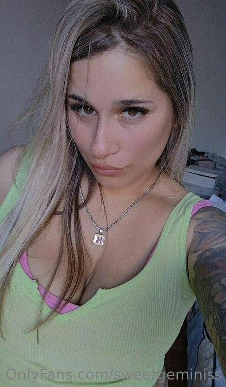 Naakte gelekte OnlyFans-foto van Sweetgeminiss