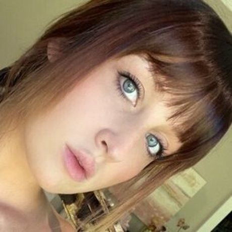 Naakte gelekte OnlyFans-foto van Deseroses
