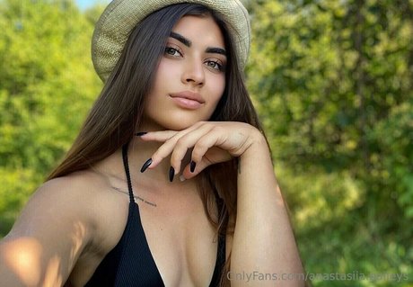 Naakte gelekte OnlyFans-foto van Anastasiiabaileys