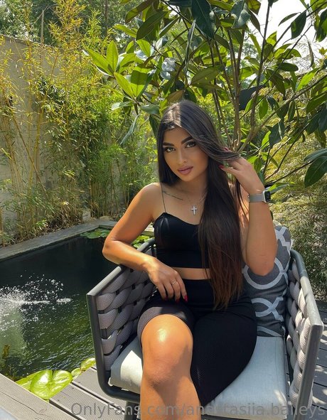 Naakte gelekte OnlyFans-foto van Anastasiiabaileys