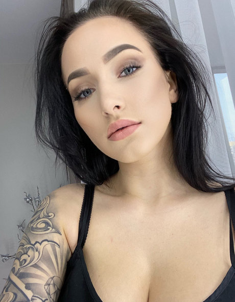 Naakte gelekte OnlyFans-foto van Happyyulia