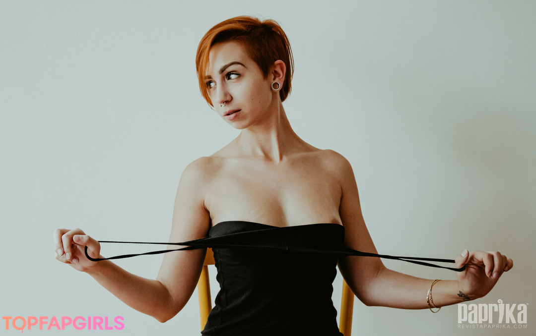 Naakte gelekte OnlyFans-foto van Paprika #1178