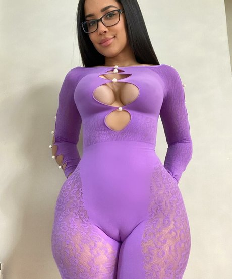 Naakte gelekte OnlyFans-foto van Imnailah