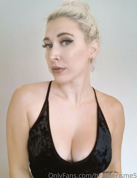 Naakte gelekte OnlyFans-foto van Heather Monroe