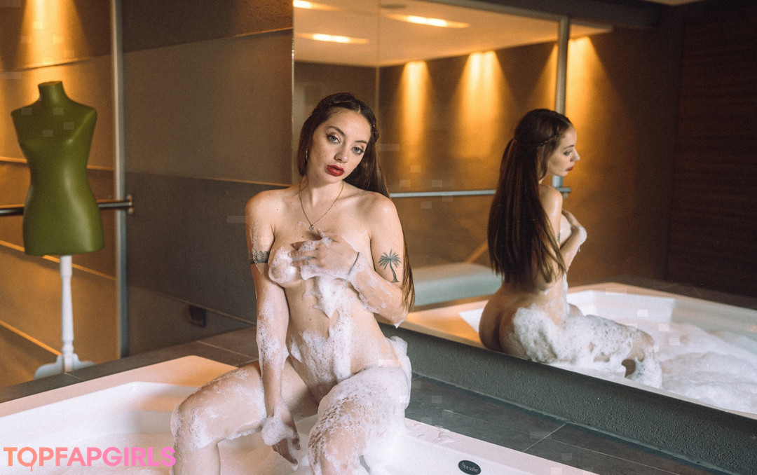 Naakte gelekte OnlyFans-foto van Thepeachapp #1124