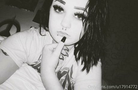 Naakte gelekte OnlyFans-foto van Sexxmetalxbarbiex