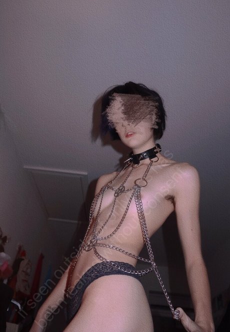 Naakte gelekte OnlyFans-foto van Strawberryteeth