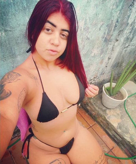 Naakte gelekte OnlyFans-foto van Debiinhawalker