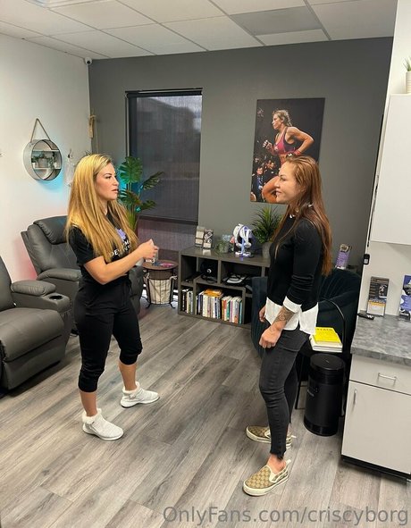 Naakte gelekte OnlyFans-foto van Criscyborg