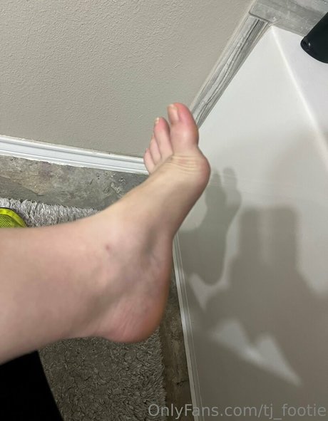 Naakte gelekte OnlyFans-foto van Tjfootie