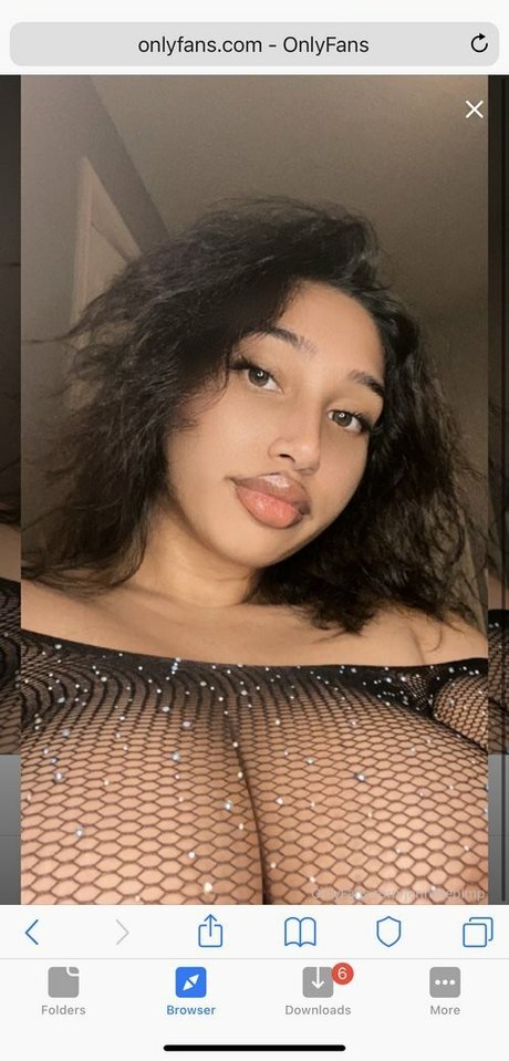 Naakte gelekte OnlyFans-foto van Jeanette Prakash