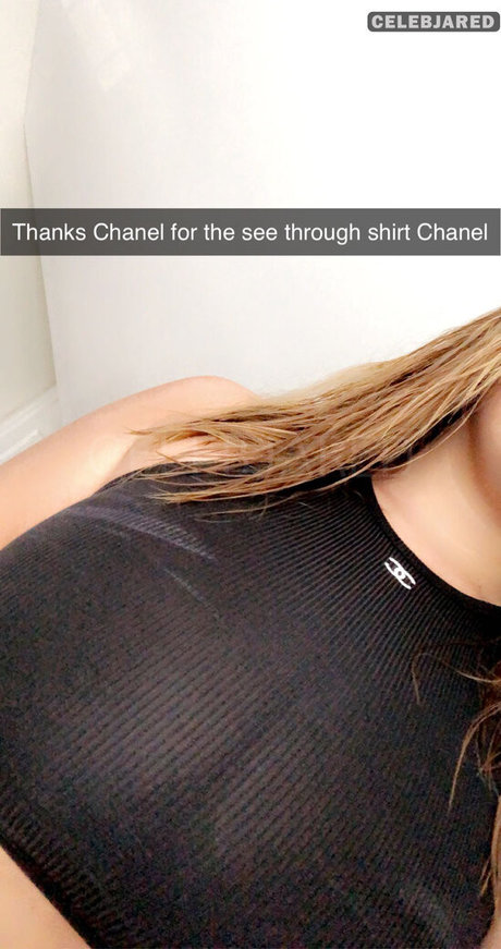 Naakte gelekte OnlyFans-foto van Nicole Osak