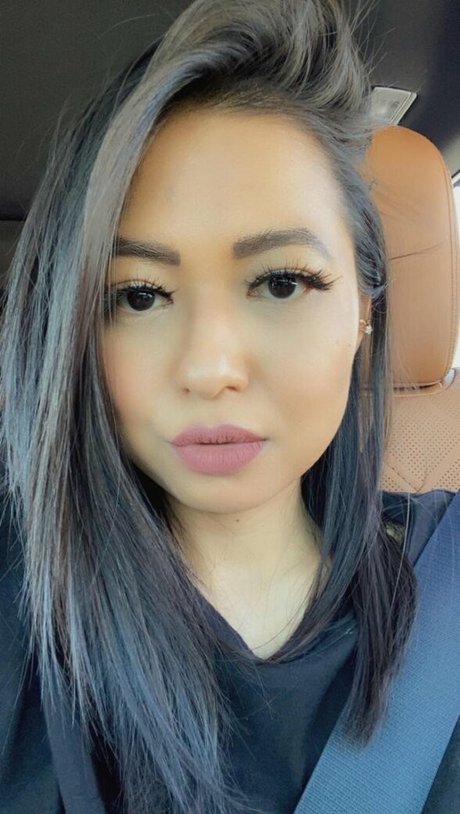 Naakte gelekte OnlyFans-foto van Randomsuburbanite Rose