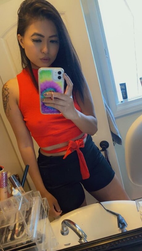 Naakte gelekte OnlyFans-foto van Randomsuburbanite Rose