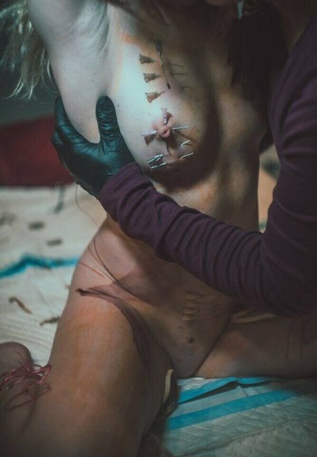 Naakte gelekte OnlyFans-foto van Faerie