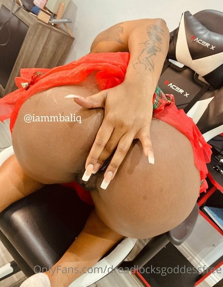 Naakte gelekte OnlyFans-foto van Dreadlocksgoddessfree