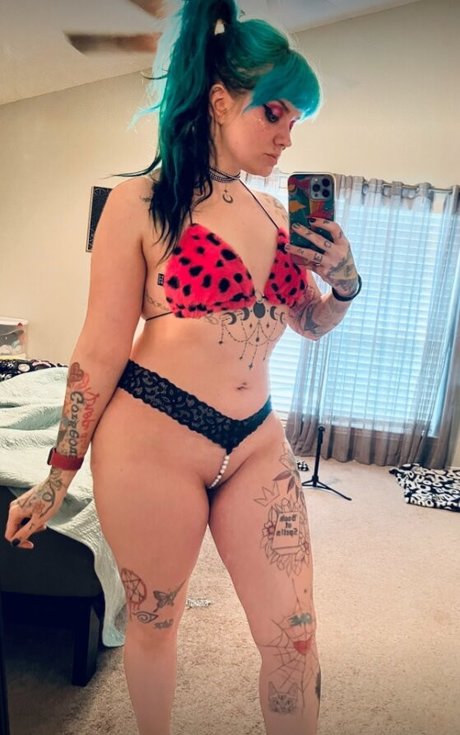 Naakte gelekte OnlyFans-foto van Happilyeverawful