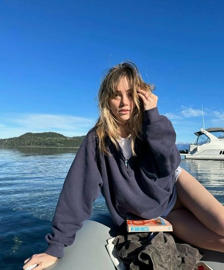 Naakte gelekte OnlyFans-foto van Suki Waterhouse