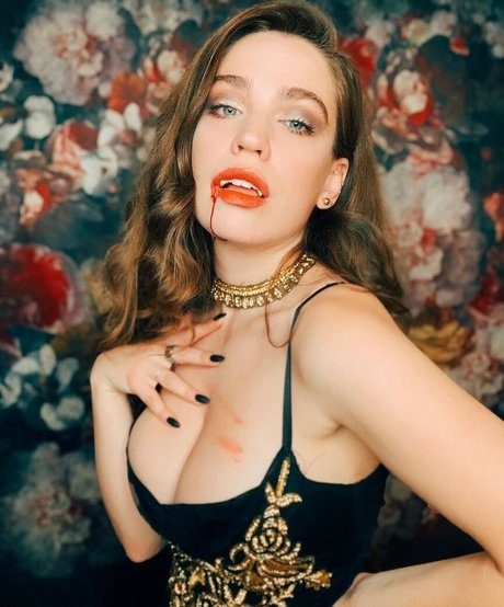 Naakte gelekte OnlyFans-foto van Stephanie Oustalet
