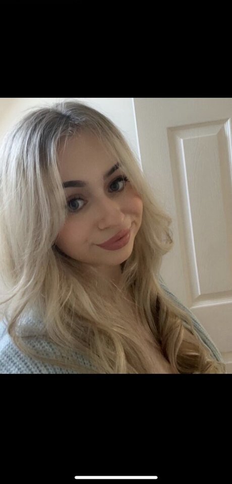 Naakte gelekte OnlyFans-foto van Lilhunnixo