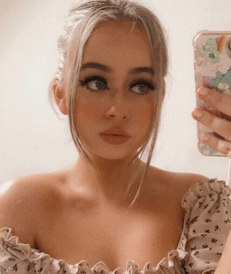 Naakte gelekte OnlyFans-foto van Lilhunnixo