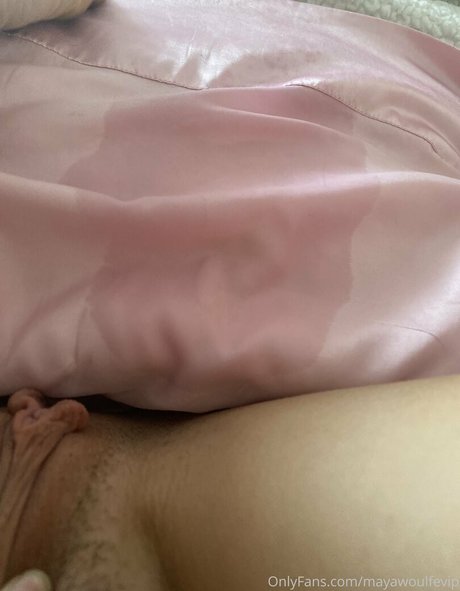 Naakte gelekte OnlyFans-foto van Mayawoulfevip