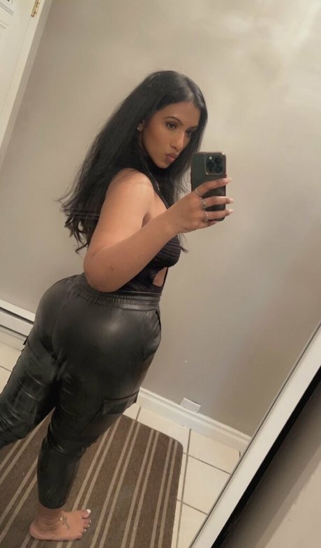 Naakte gelekte OnlyFans-foto van Postnutclaire