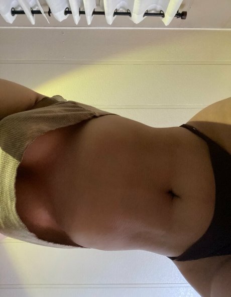 Naakte gelekte OnlyFans-foto van Lzzle