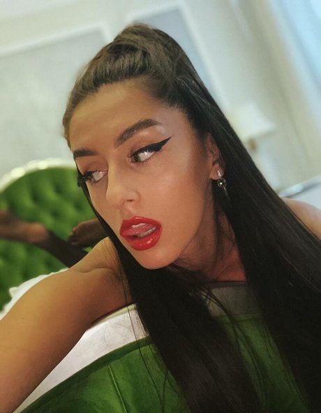 Naakte gelekte OnlyFans-foto van Adalline