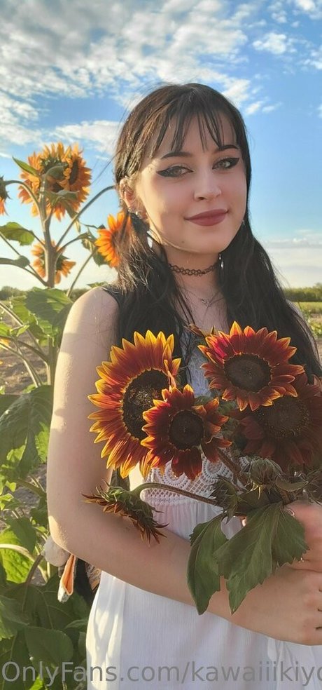 Naakte gelekte OnlyFans-foto van Rue Hernandez