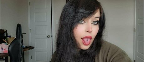 Naakte gelekte OnlyFans-foto van Rue Hernandez