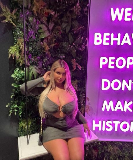 Naakte gelekte OnlyFans-foto van Caitlin