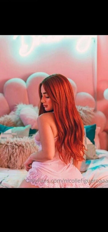 Naakte gelekte OnlyFans-foto van Nicolle Figueroa