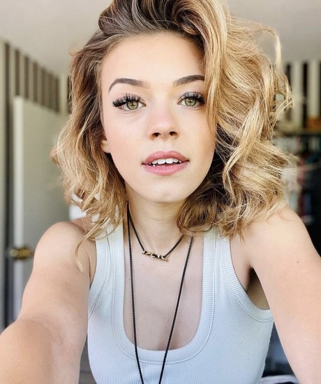Naakte gelekte OnlyFans-foto van Koala Puffs