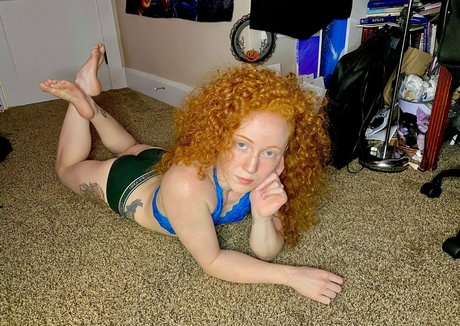 Naakte gelekte OnlyFans-foto van Thatredheadedgirl6