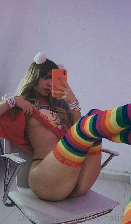 Naakte gelekte OnlyFans-foto van Babyhatice