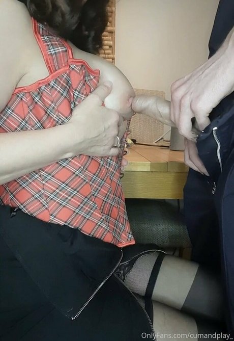 Naakte gelekte OnlyFans-foto van Corporate Tease