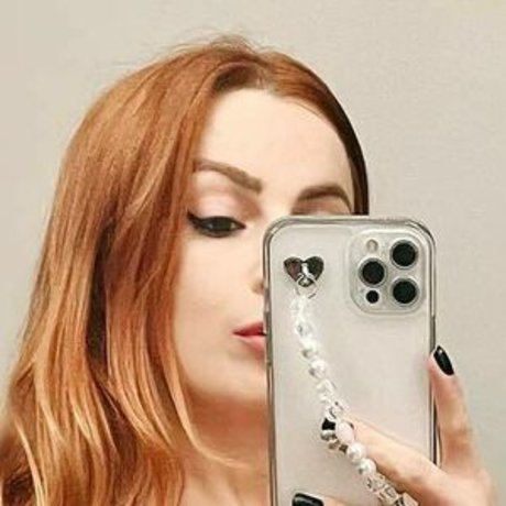 Naakte gelekte OnlyFans-foto van Tina Xaver