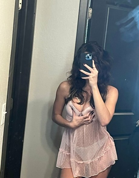 Naakte gelekte OnlyFans-foto van Alenalovesxo